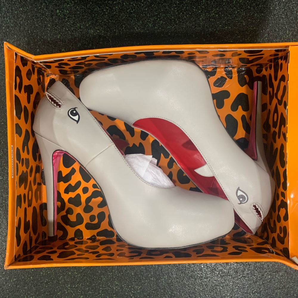 Taylor Reeve Jawsome pumps